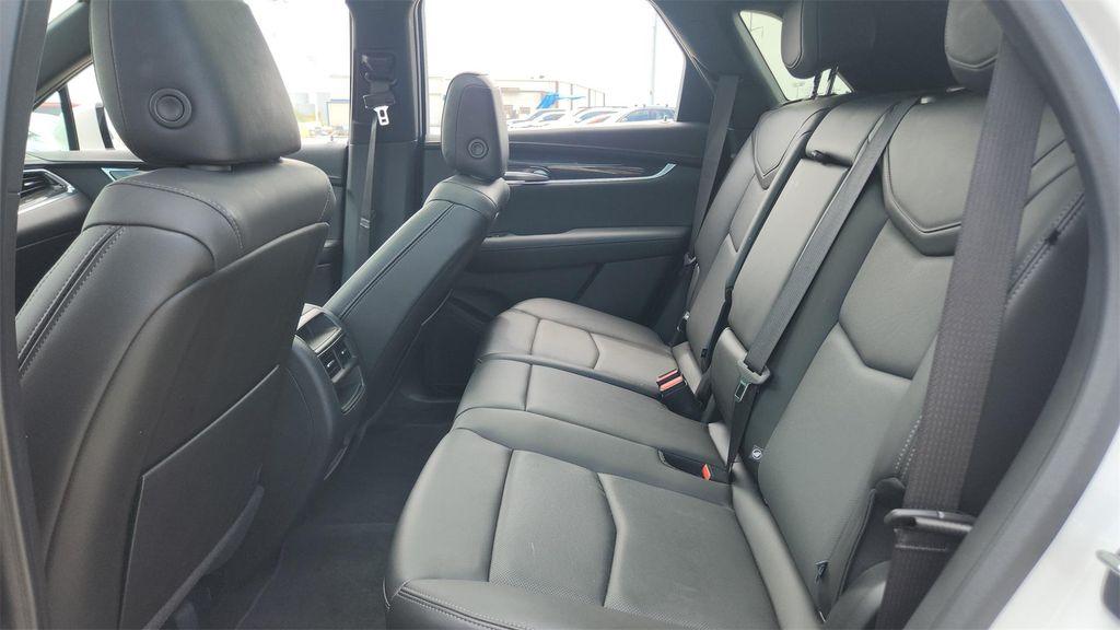 used 2022 Cadillac XT5 car, priced at $28,990