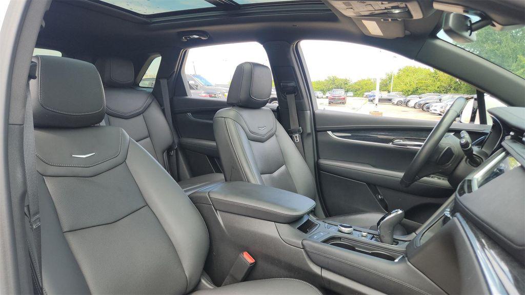 used 2022 Cadillac XT5 car, priced at $28,990
