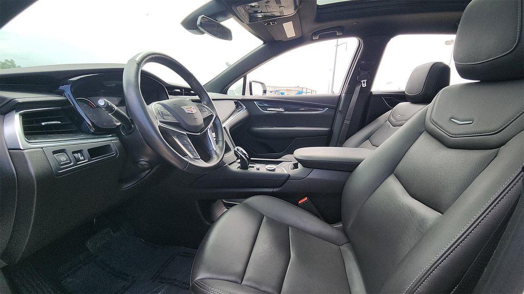 used 2022 Cadillac XT5 car, priced at $28,990