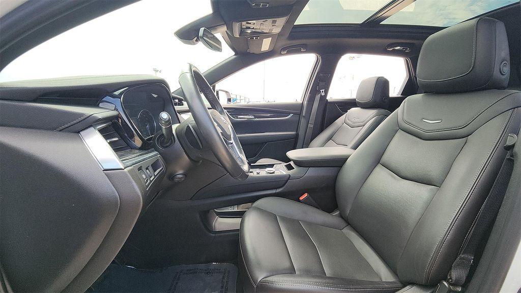 used 2022 Cadillac XT5 car, priced at $28,990