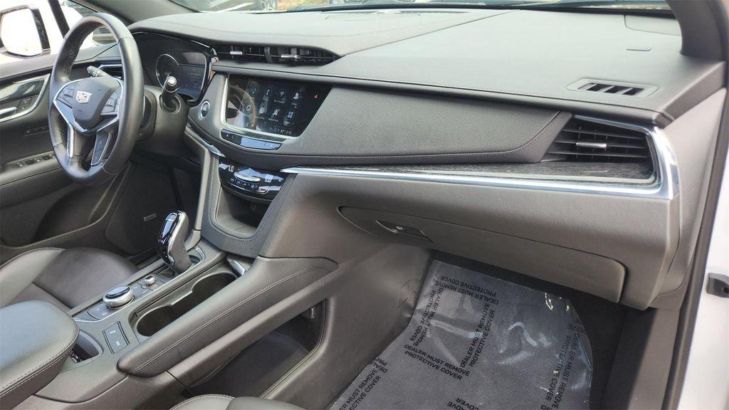used 2022 Cadillac XT5 car, priced at $28,990