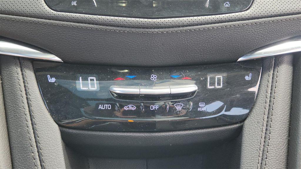 used 2022 Cadillac XT5 car, priced at $28,990