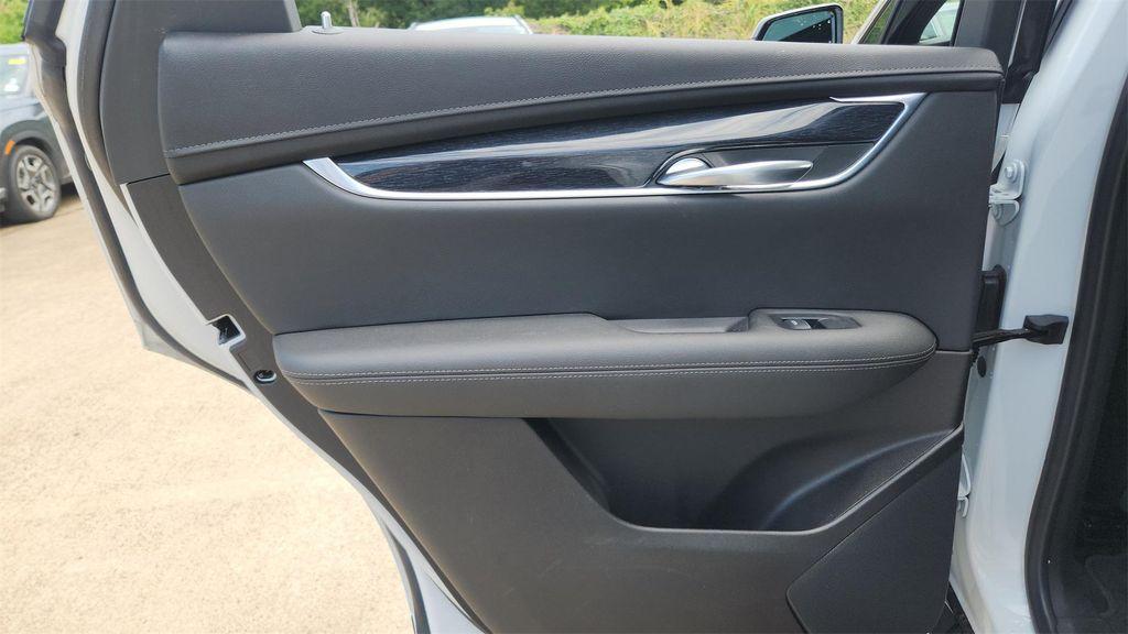 used 2022 Cadillac XT5 car, priced at $28,990