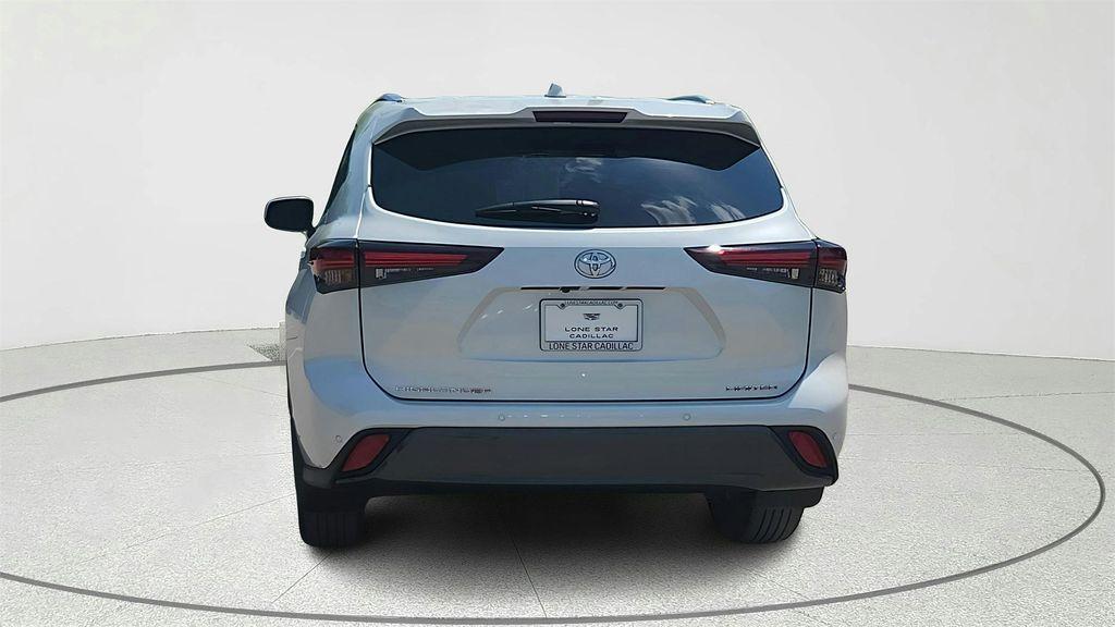 used 2024 Toyota Highlander car, priced at $40,750