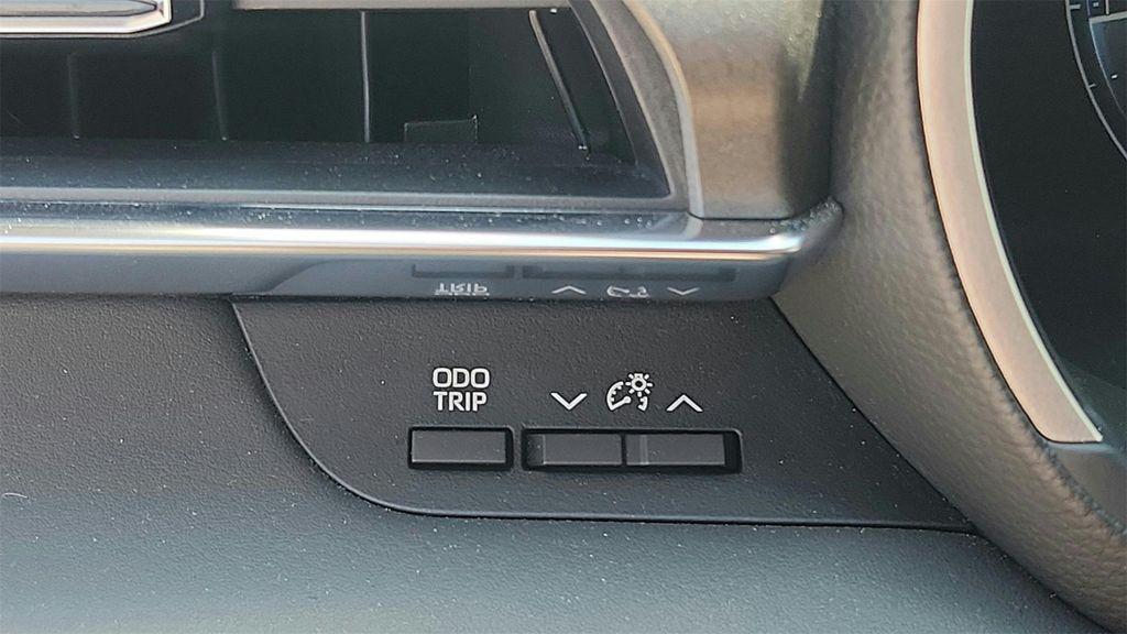 used 2024 Toyota Highlander car, priced at $40,750