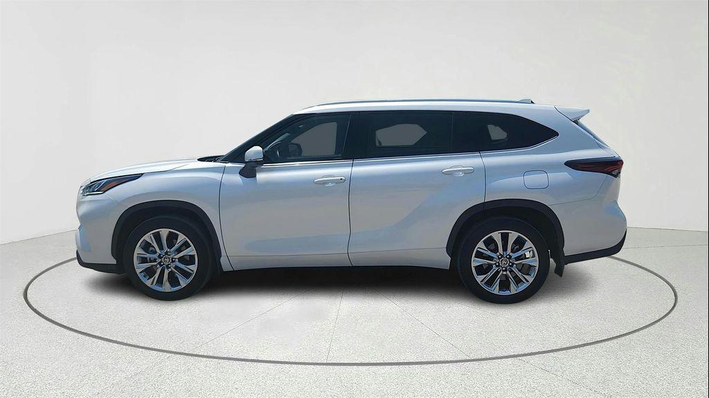 used 2024 Toyota Highlander car, priced at $40,750