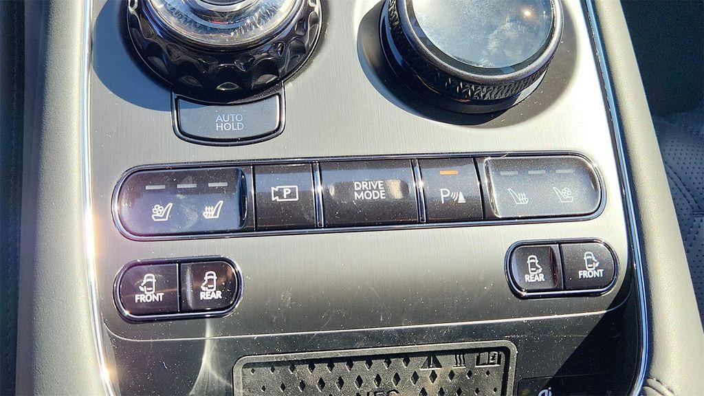 new 2026 Genesis G90 car, priced at $108,160