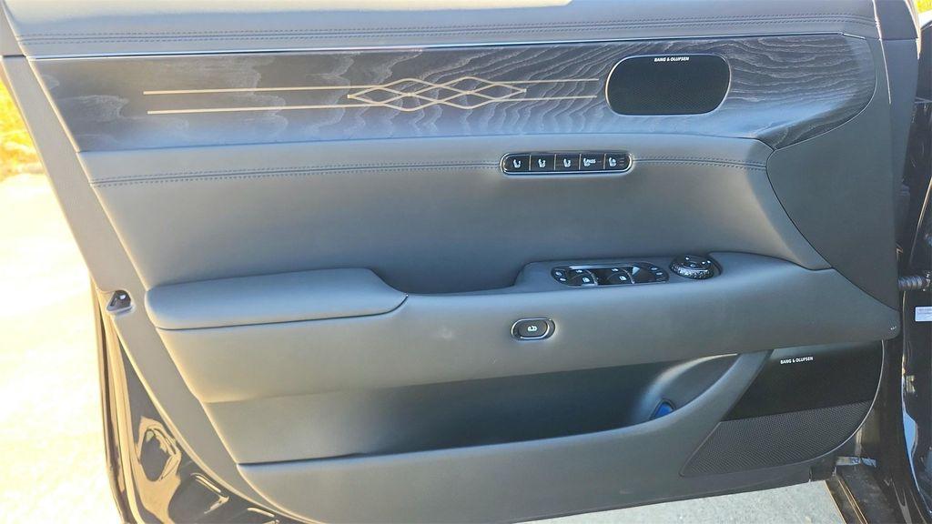 new 2026 Genesis G90 car, priced at $108,160