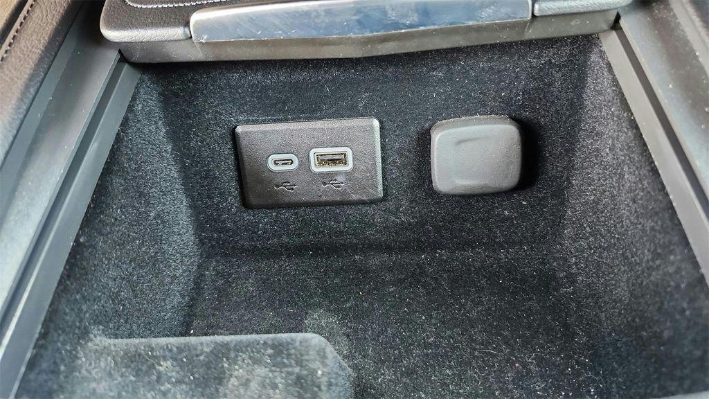 used 2025 Cadillac XT4 car, priced at $33,920