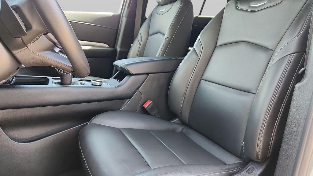 used 2025 Cadillac XT4 car, priced at $33,920