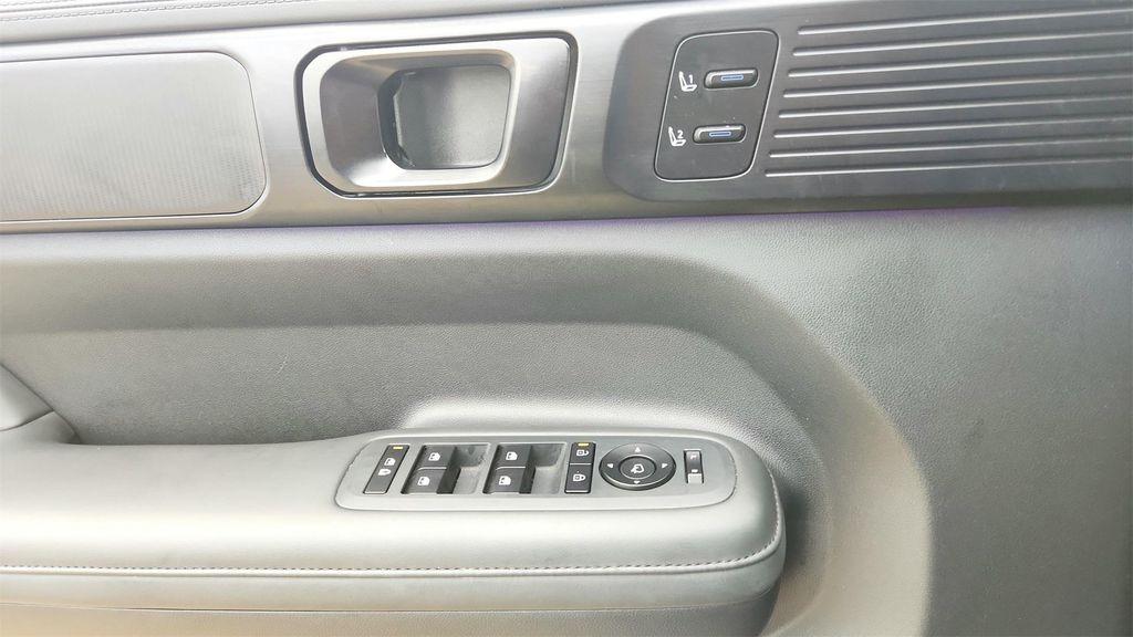 used 2025 Hyundai Santa Fe car, priced at $39,995