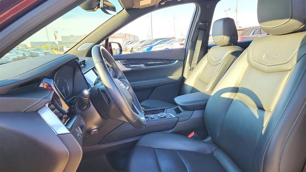 used 2022 Cadillac XT6 car, priced at $39,452
