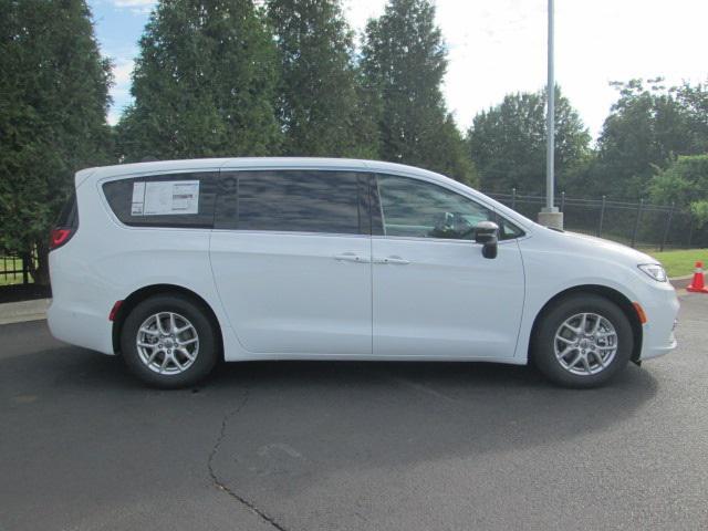 new 2024 Chrysler Pacifica car, priced at $39,216