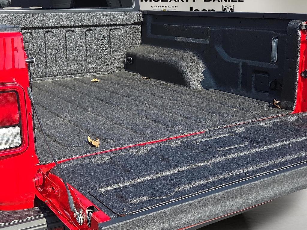 new 2026 Jeep Gladiator car, priced at $47,973