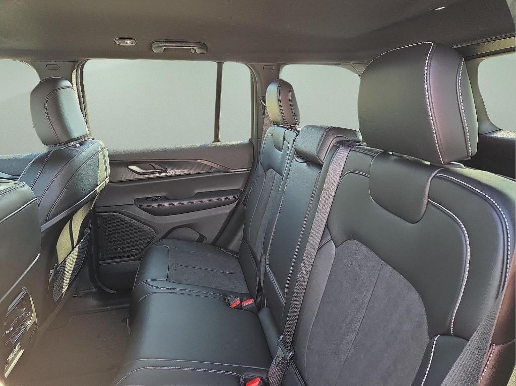 new 2025 Jeep Grand Cherokee car, priced at $40,650