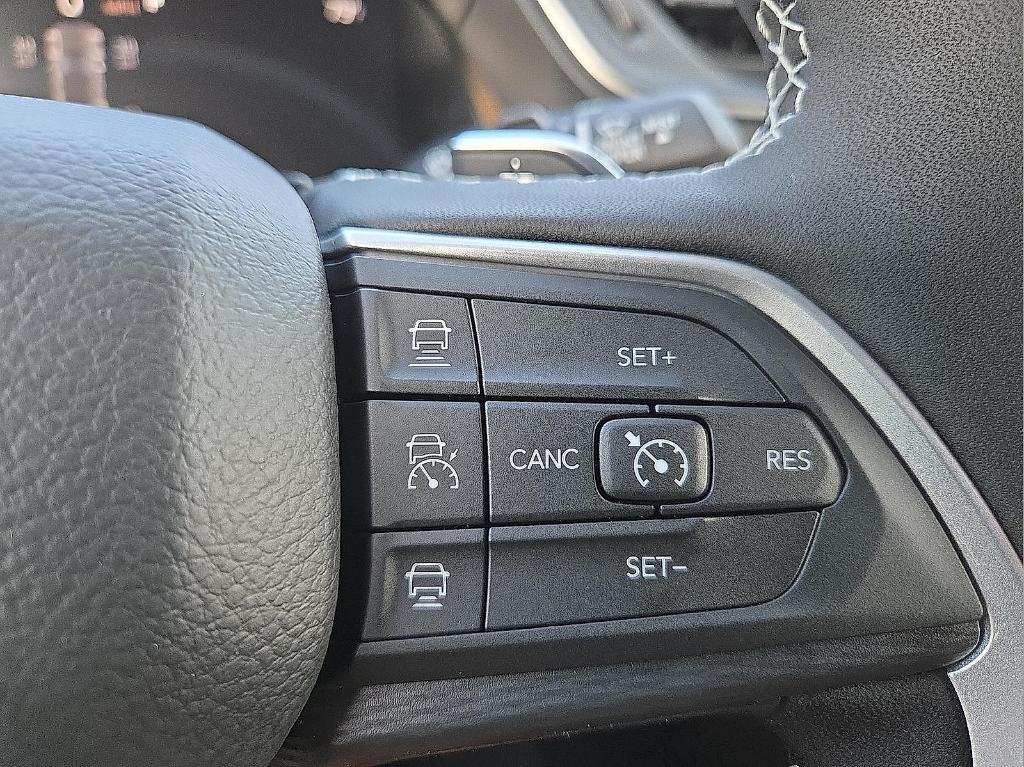 new 2025 Jeep Grand Cherokee car, priced at $40,650