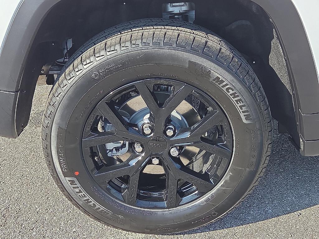 new 2025 Jeep Grand Cherokee car, priced at $40,650