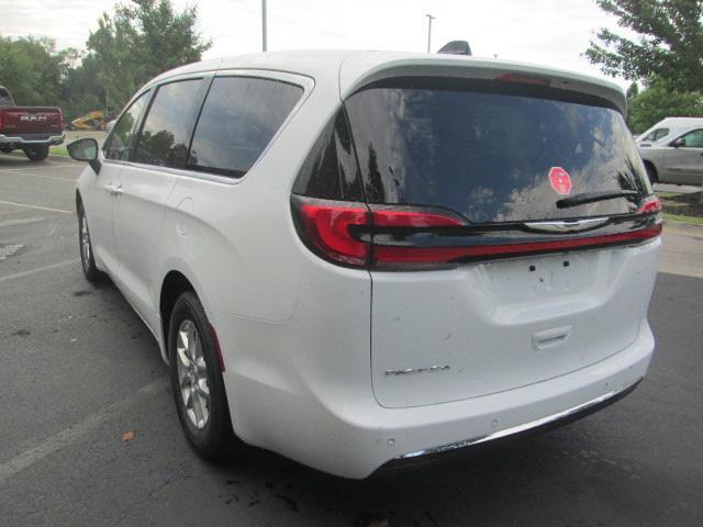 new 2024 Chrysler Pacifica car, priced at $41,036