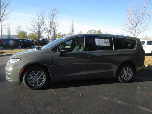 new 2025 Chrysler Pacifica car, priced at $40,512