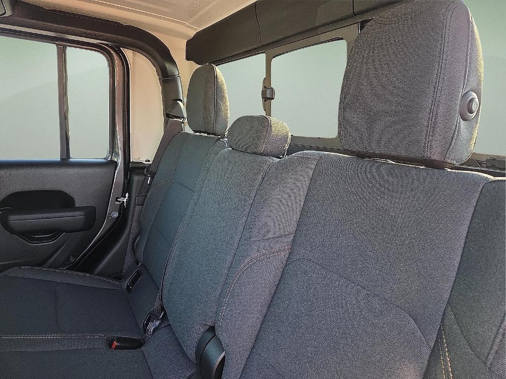 new 2025 Jeep Gladiator car, priced at $41,077