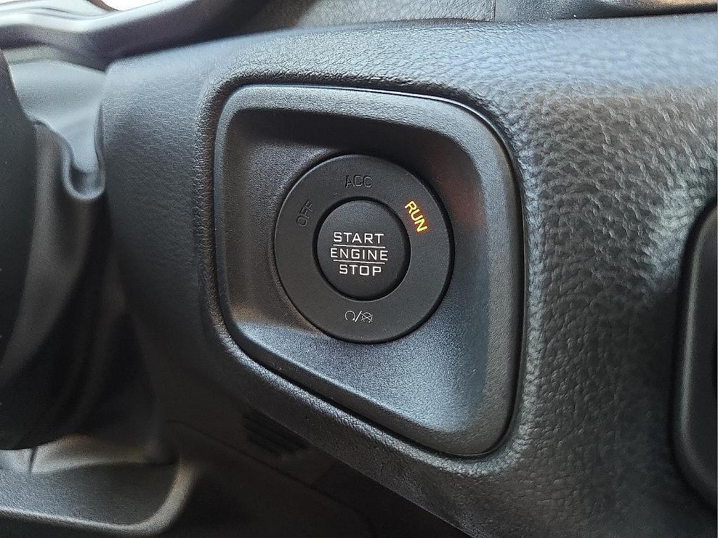 new 2025 Jeep Gladiator car, priced at $41,077