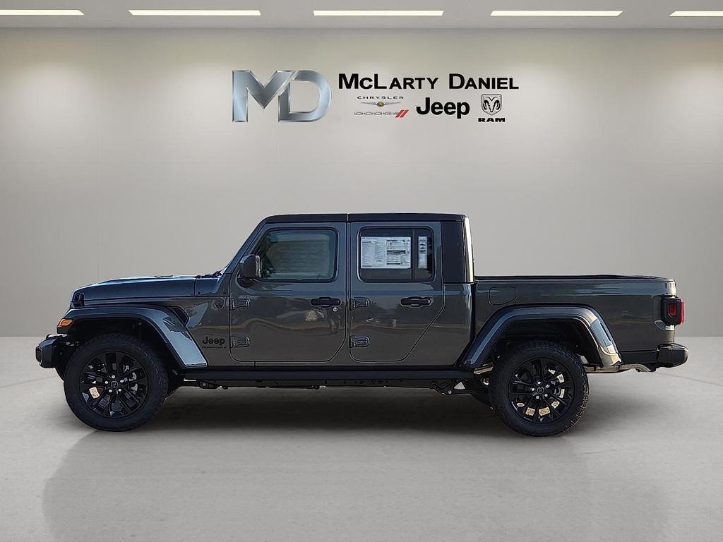 new 2025 Jeep Gladiator car, priced at $41,077