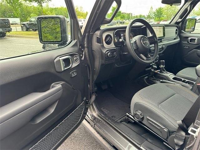 new 2025 Jeep Gladiator car, priced at $40,135