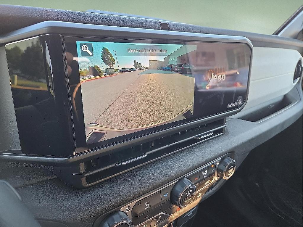 new 2025 Jeep Gladiator car, priced at $41,077
