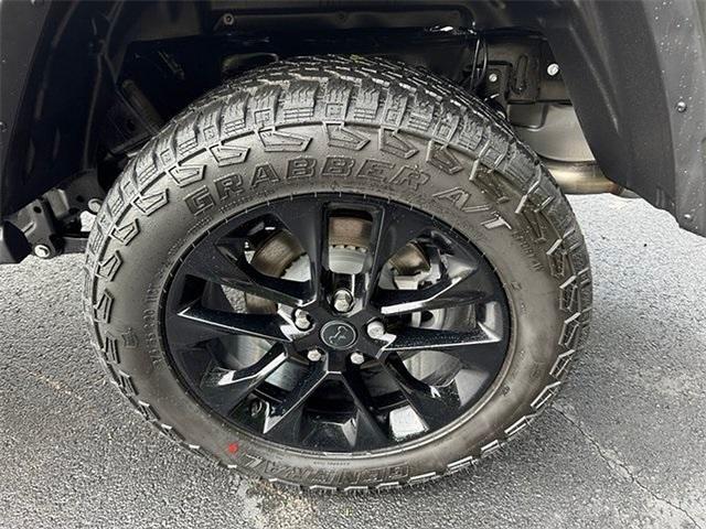 new 2025 Jeep Gladiator car, priced at $40,135