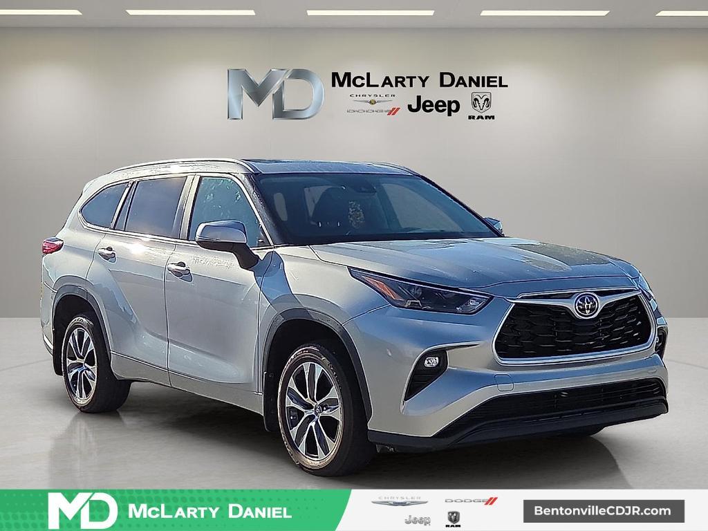 used 2023 Toyota Highlander car, priced at $32,995
