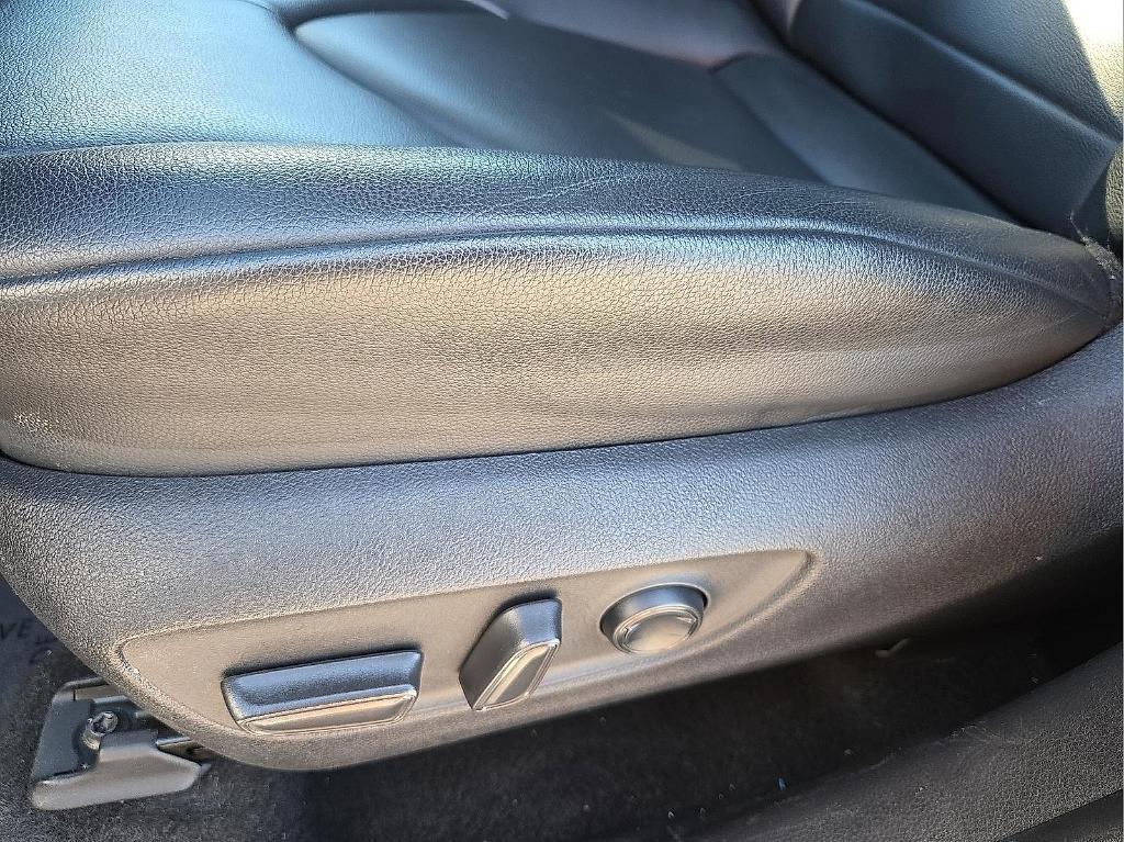 used 2023 Toyota Highlander car, priced at $32,995