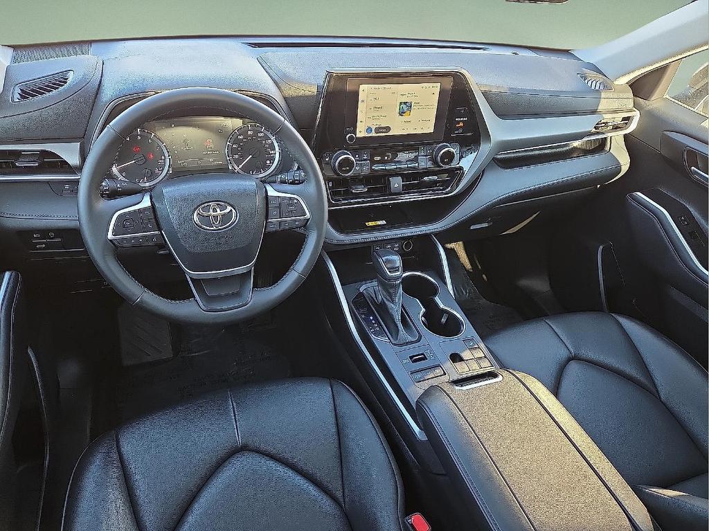 used 2023 Toyota Highlander car, priced at $32,995