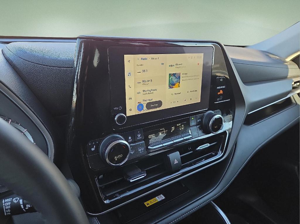 used 2023 Toyota Highlander car, priced at $32,995