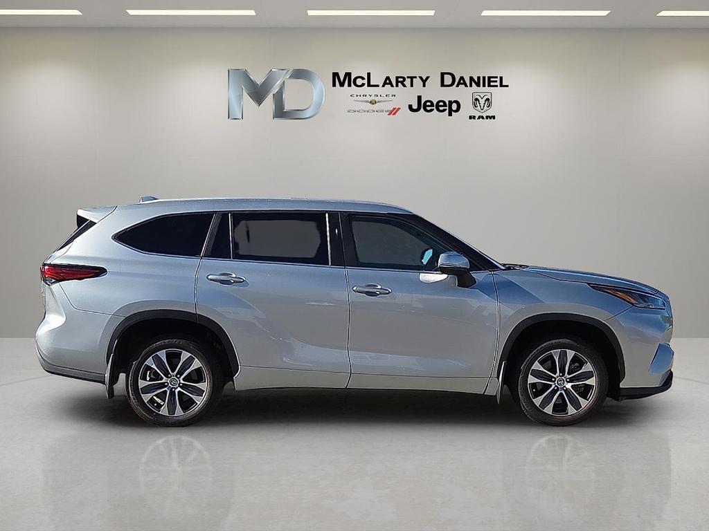 used 2023 Toyota Highlander car, priced at $32,995