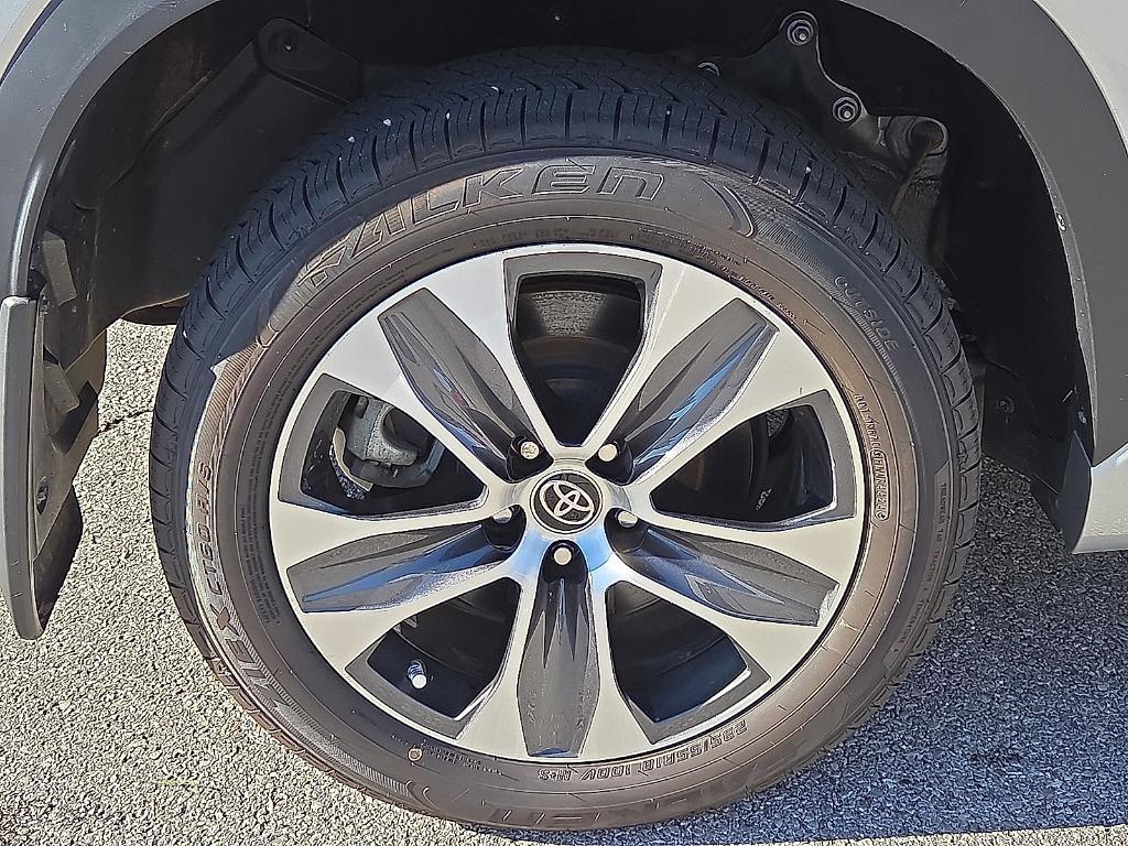 used 2023 Toyota Highlander car, priced at $32,995