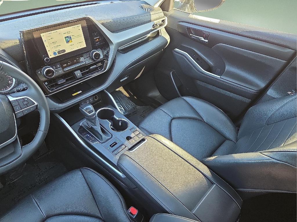 used 2023 Toyota Highlander car, priced at $32,995