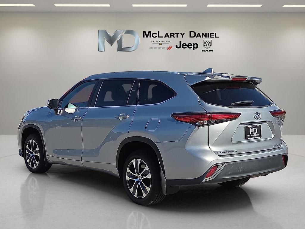 used 2023 Toyota Highlander car, priced at $32,995