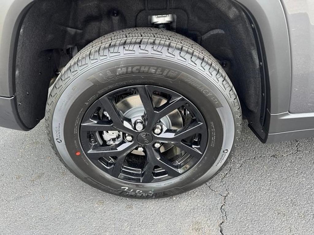 new 2025 Jeep Grand Cherokee car, priced at $38,914