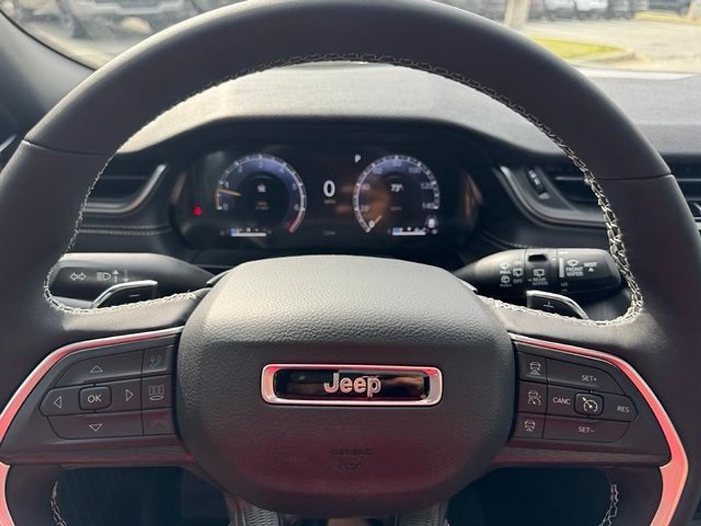 new 2025 Jeep Grand Cherokee car, priced at $38,914