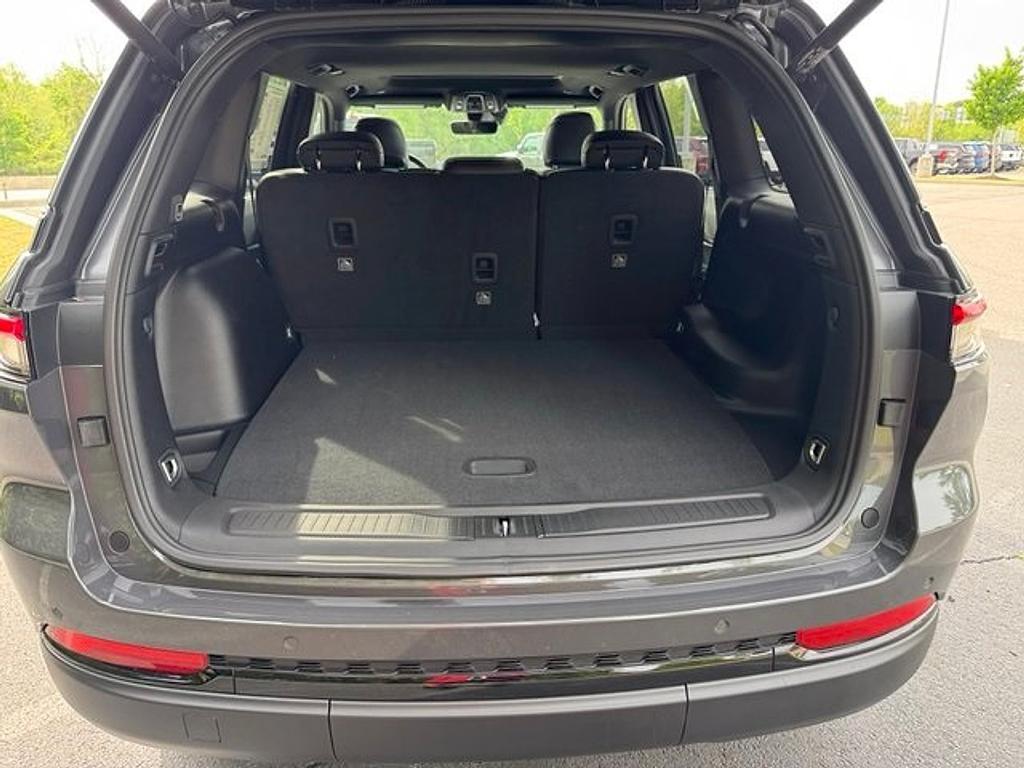 new 2025 Jeep Grand Cherokee car, priced at $38,914