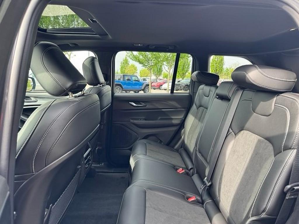 new 2025 Jeep Grand Cherokee car, priced at $38,914