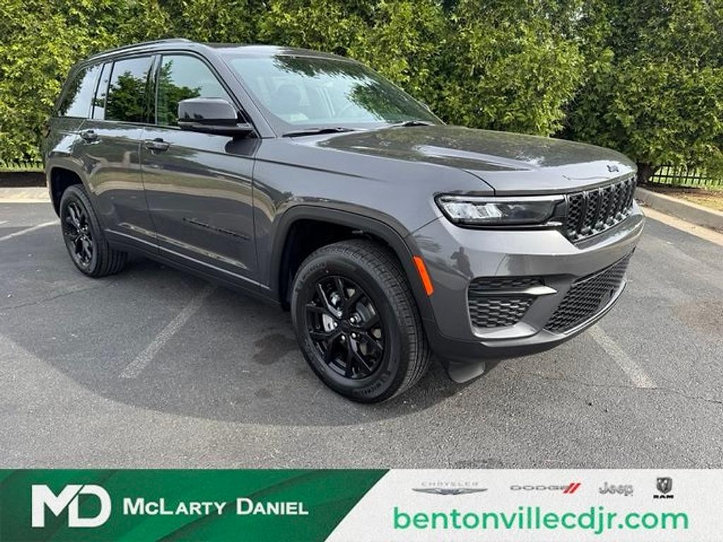 new 2025 Jeep Grand Cherokee car, priced at $38,914