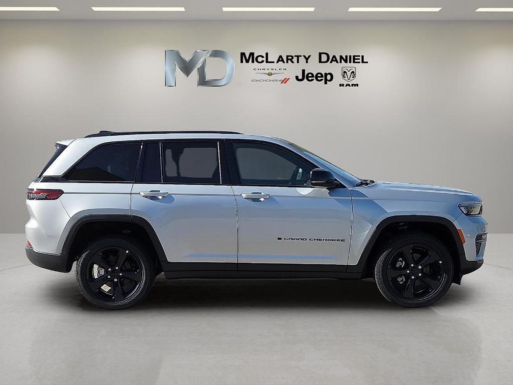 new 2025 Jeep Grand Cherokee car, priced at $42,071
