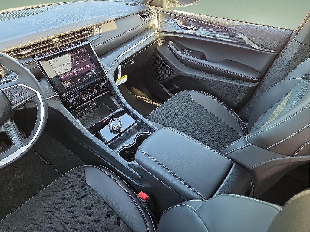 new 2025 Jeep Grand Cherokee car, priced at $42,071