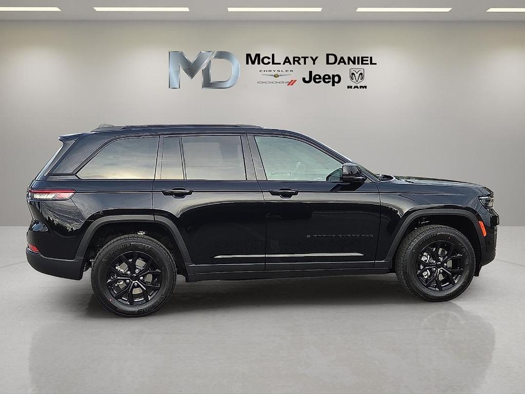 new 2025 Jeep Grand Cherokee car, priced at $41,669