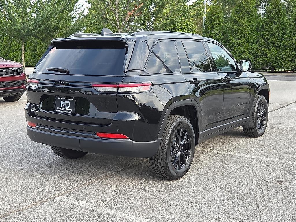 new 2025 Jeep Grand Cherokee car, priced at $41,197