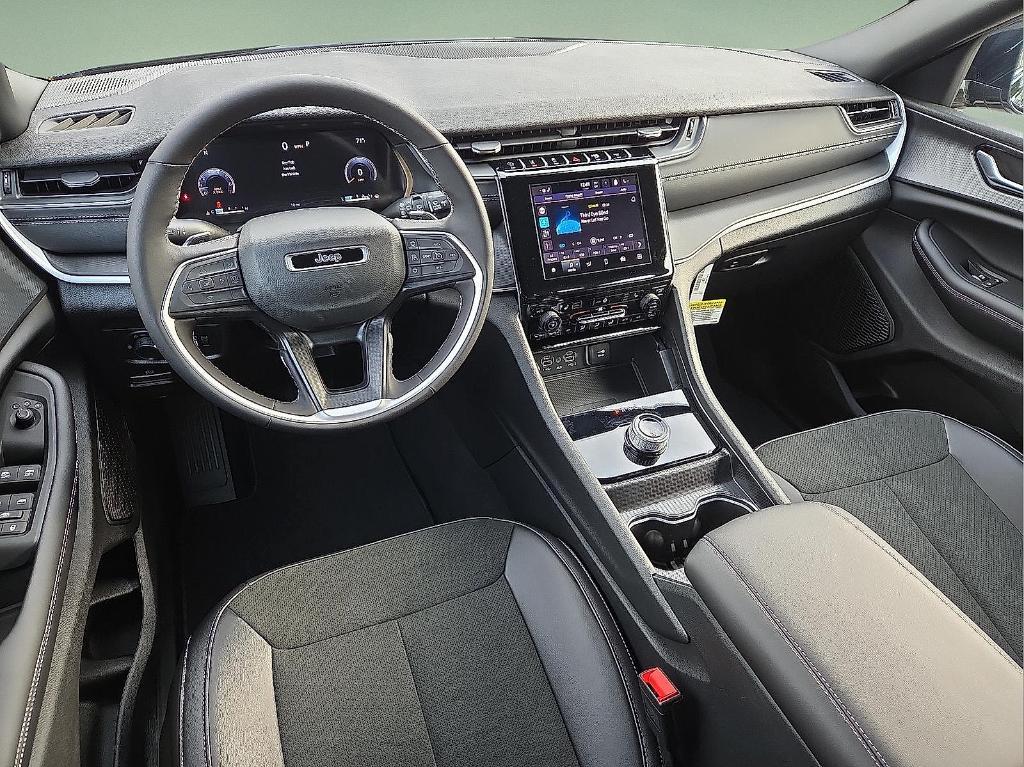 new 2025 Jeep Grand Cherokee car, priced at $41,669