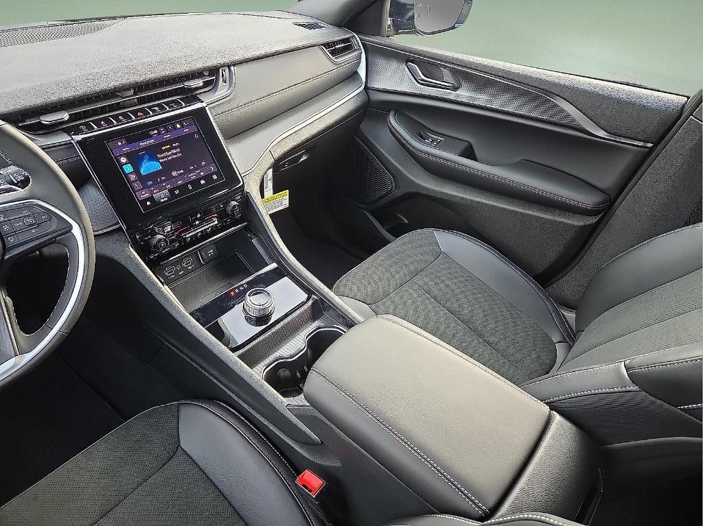 new 2025 Jeep Grand Cherokee car, priced at $41,669