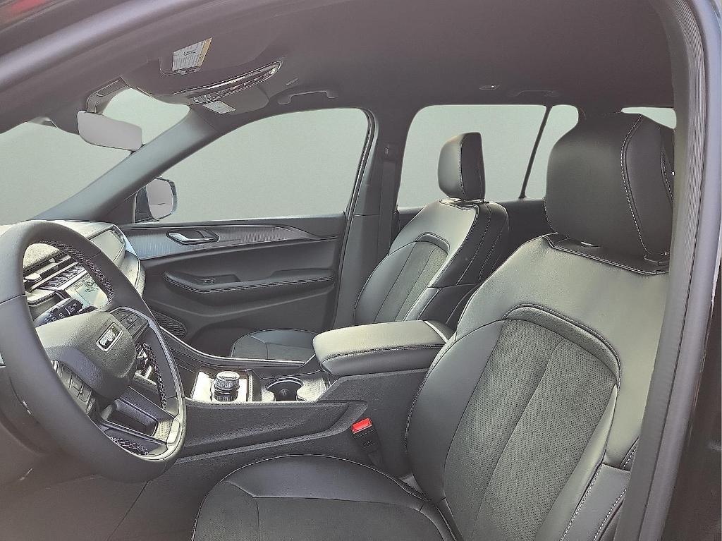 new 2025 Jeep Grand Cherokee car, priced at $41,669