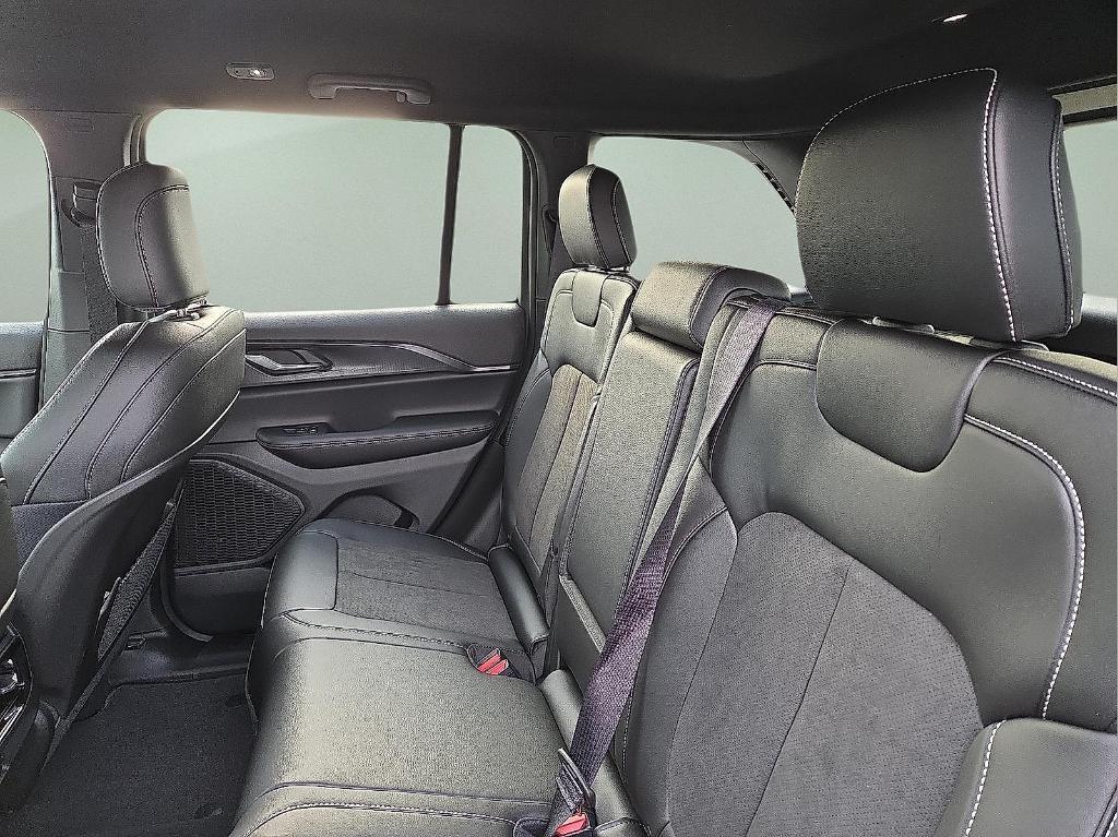 new 2025 Jeep Grand Cherokee car, priced at $41,669